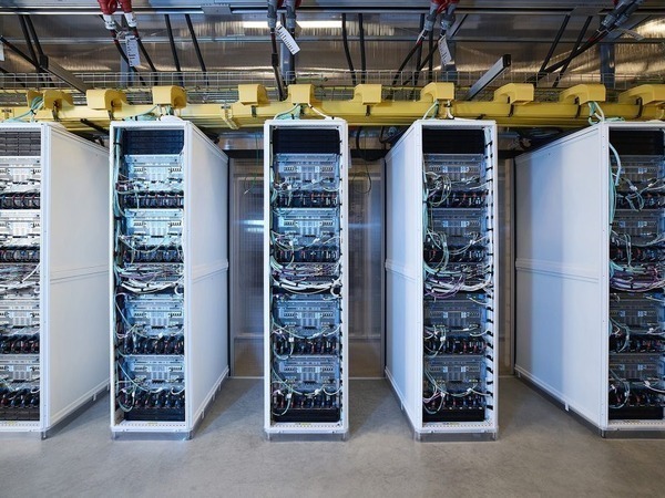 Data center aisle racks at Microsoft (Photo credit: Microsoft)